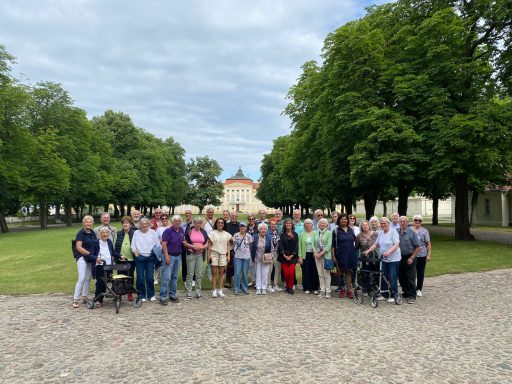Schloss Rogalin und die Reisegruppe