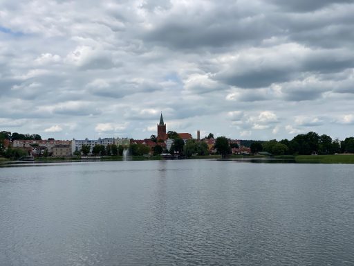 ... die Silouette der Stadt Barlinek vom See aus